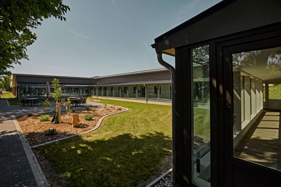 Ståltag ”beskytter” mennesker, der har brug for en hjælpende hånd i hverdagen, Feldstraße 12-26, 24983 Handewitt, Tyskland